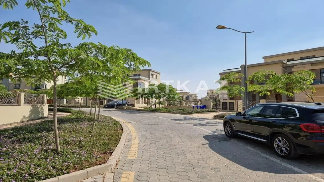 Resale APT Ready to move lowest price -Villette