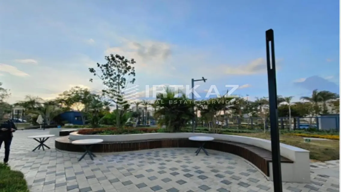 Resale APT Ready to move lowest price -Villette