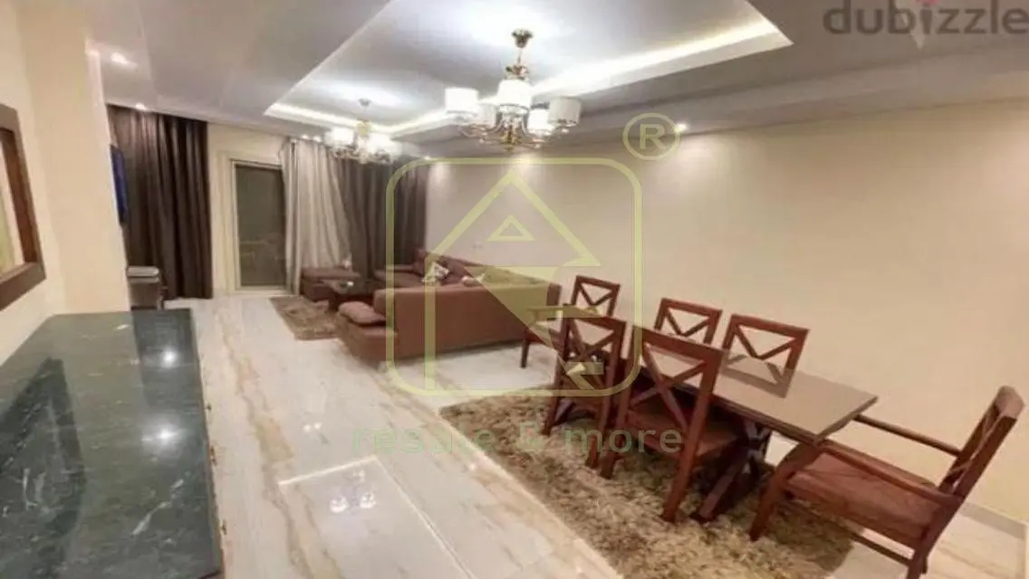 شقة للبيع مع شرفة وحديقة خاصة
