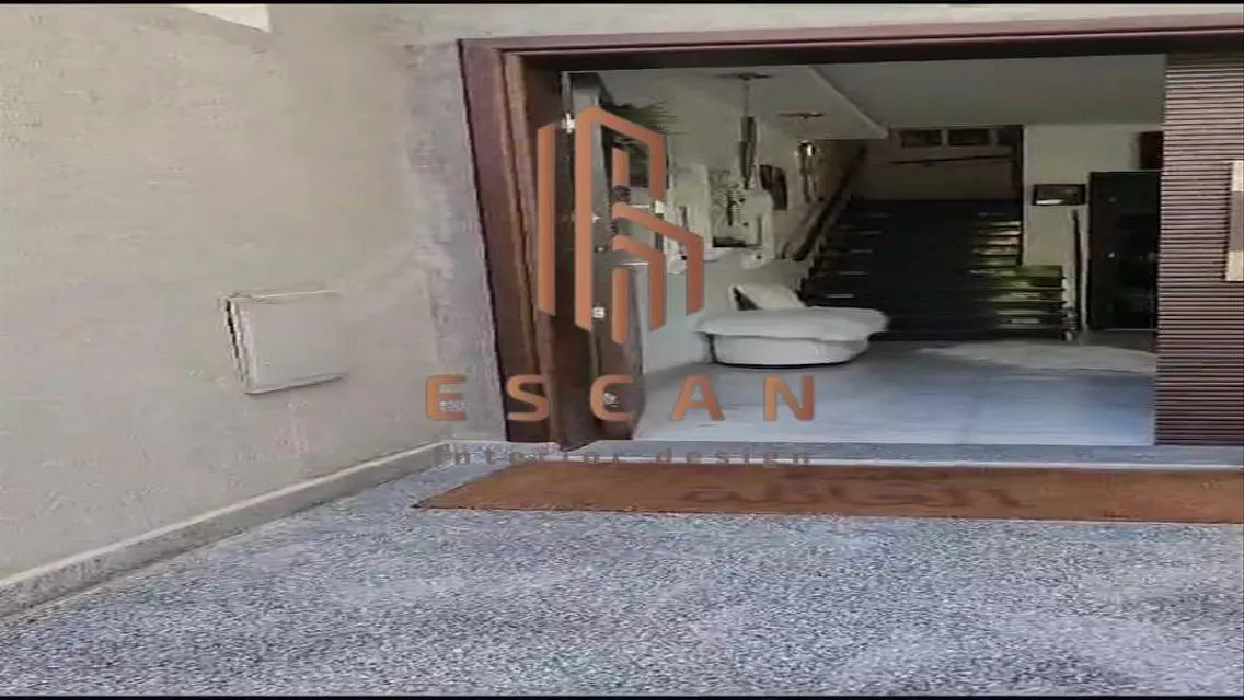 فيلا فاخرة للبيع بإطلالة ساحرة
