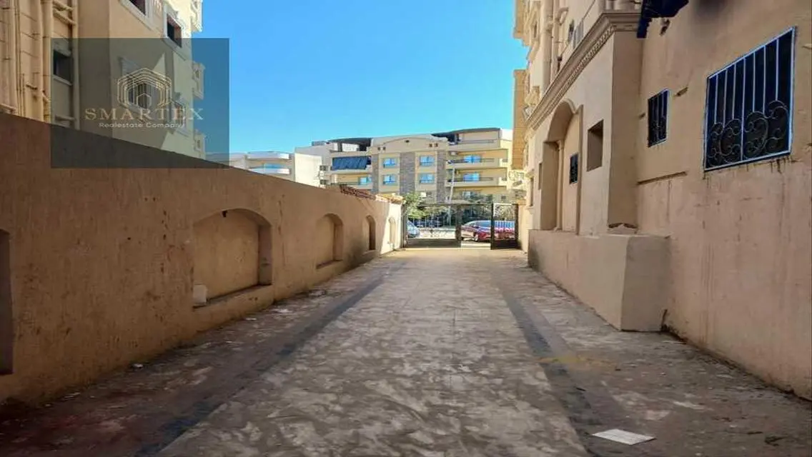 شقه بجوار نادي جرين هيلز_برايم لوكيشن_استلام فوري