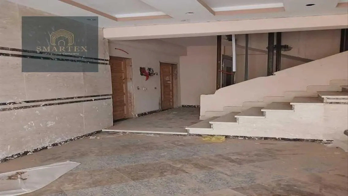 شقه بجوار نادي جرين هيلز_برايم لوكيشن_استلام فوري