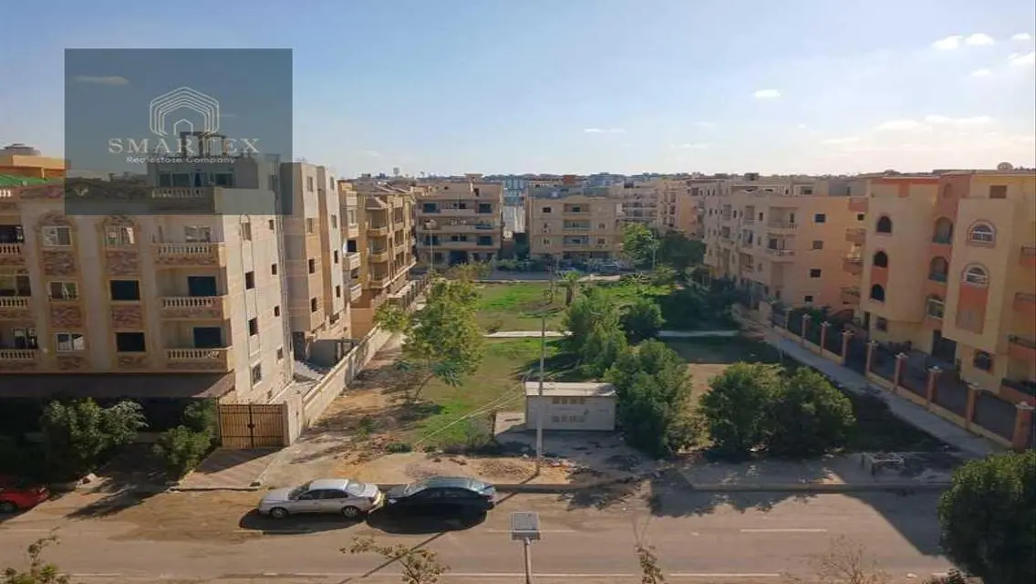 شقه بجوار نادي جرين هيلز_برايم لوكيشن_استلام فوري