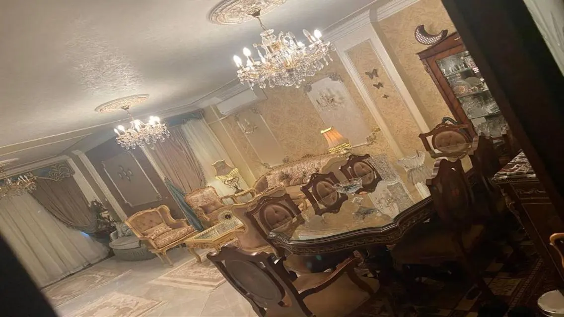 بيت تشطيب مودرن كلاسيك للبيع ف الحي الثامن بالعبور