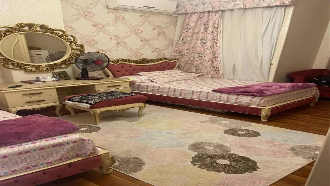 بيت تشطيب مودرن كلاسيك للبيع ف الحي الثامن بالعبور