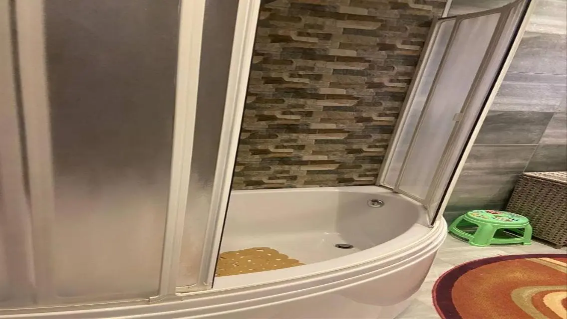 بيت تشطيب مودرن كلاسيك للبيع ف الحي الثامن بالعبور