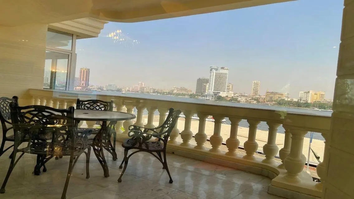شقه 300m فاخره مفروشه بجوار شيراتون سعر مميزعالنيل