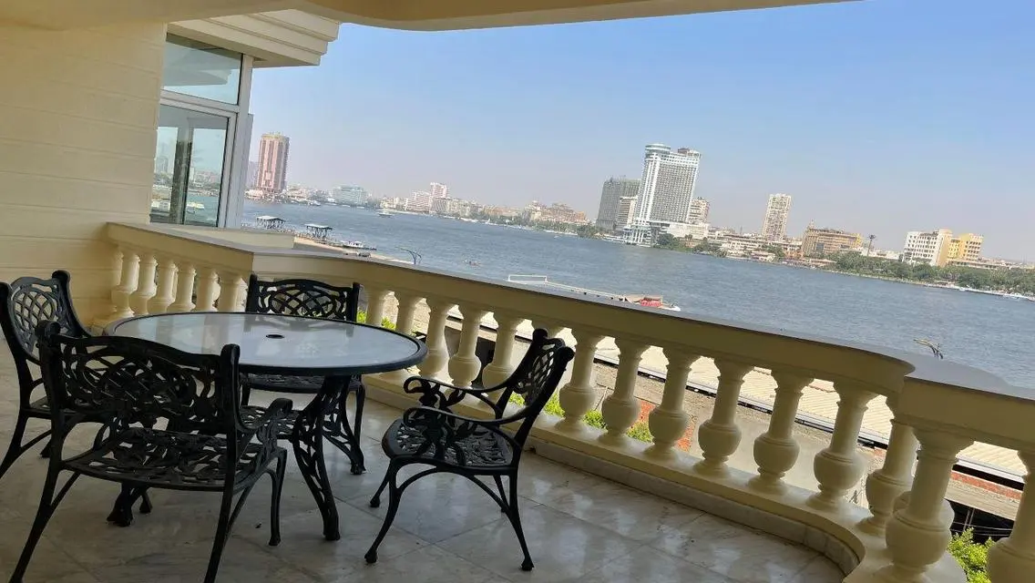 شقه 300m فاخره مفروشه بجوار شيراتون سعر مميزعالنيل
