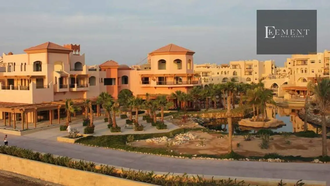 شاليه متشطب بالتكييفات للبيع في سوما باي!!
