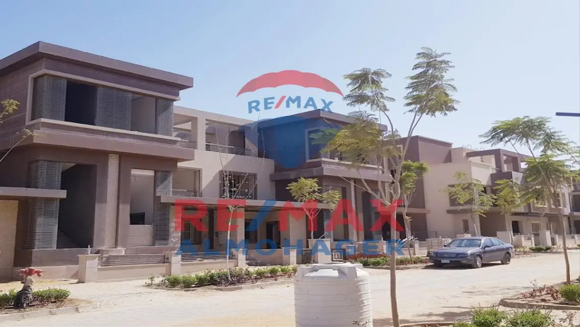Luxury Villa with Spacious Area and Premium Amenities