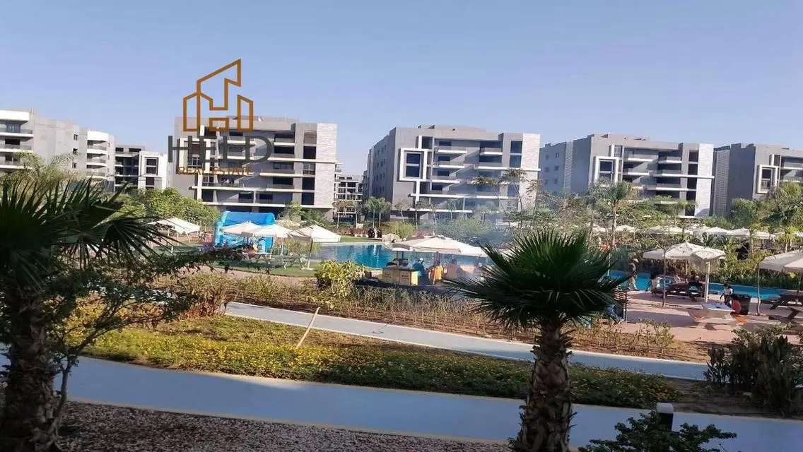 فيلا رائعة مع حديقة وشرفة خاصة!