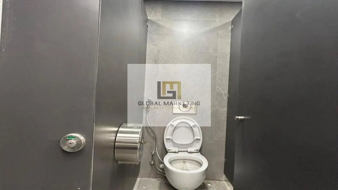 -700 sqm Modern Office with Full Amenities
