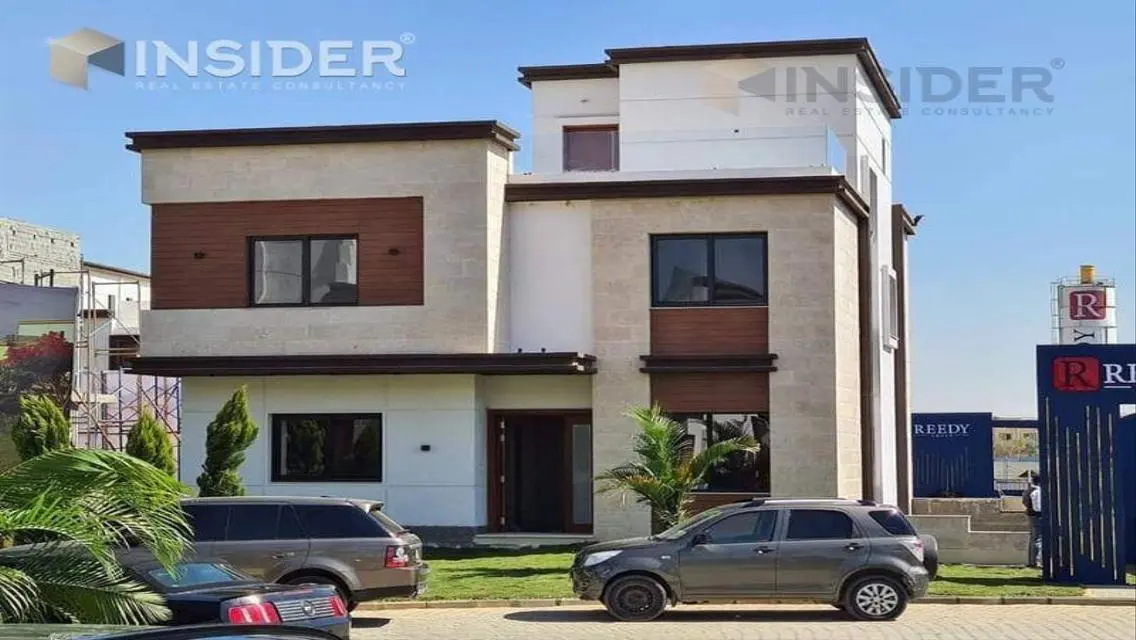 Town house corner  240m in Compound azzar 1