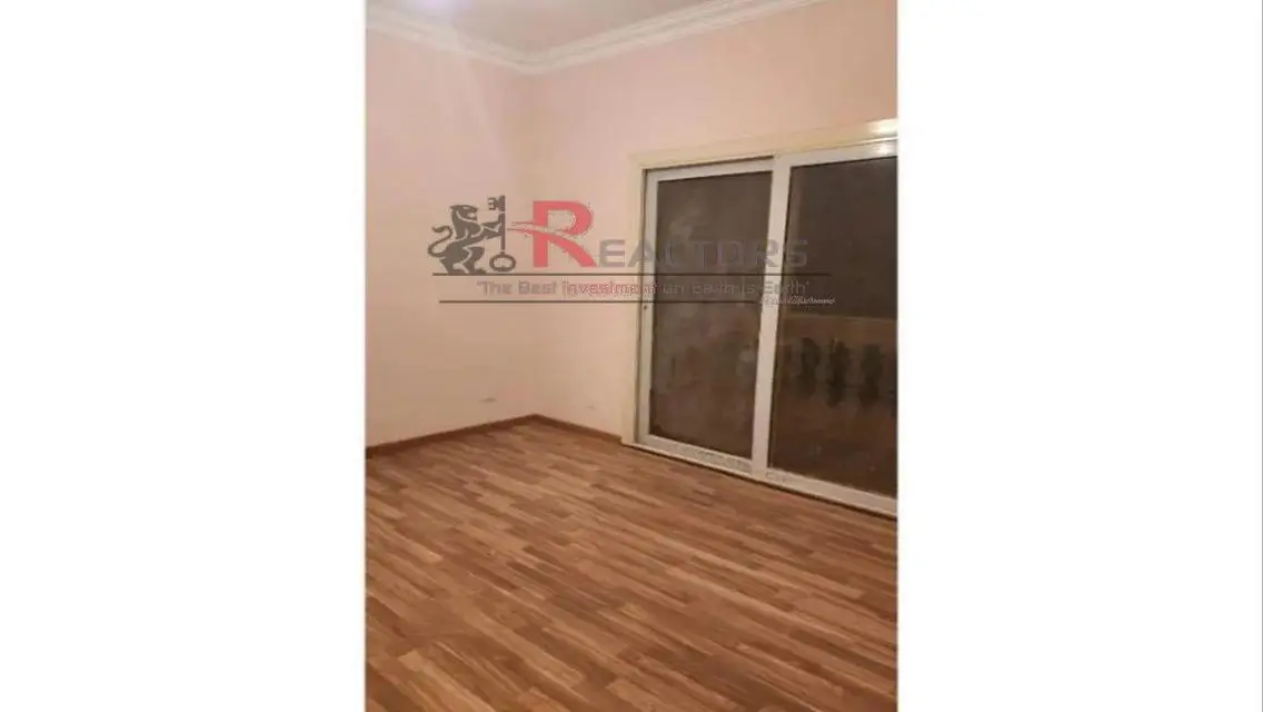 شقة 3 غرف خطوات من الجامعة الامريكية و مول ميدتاون