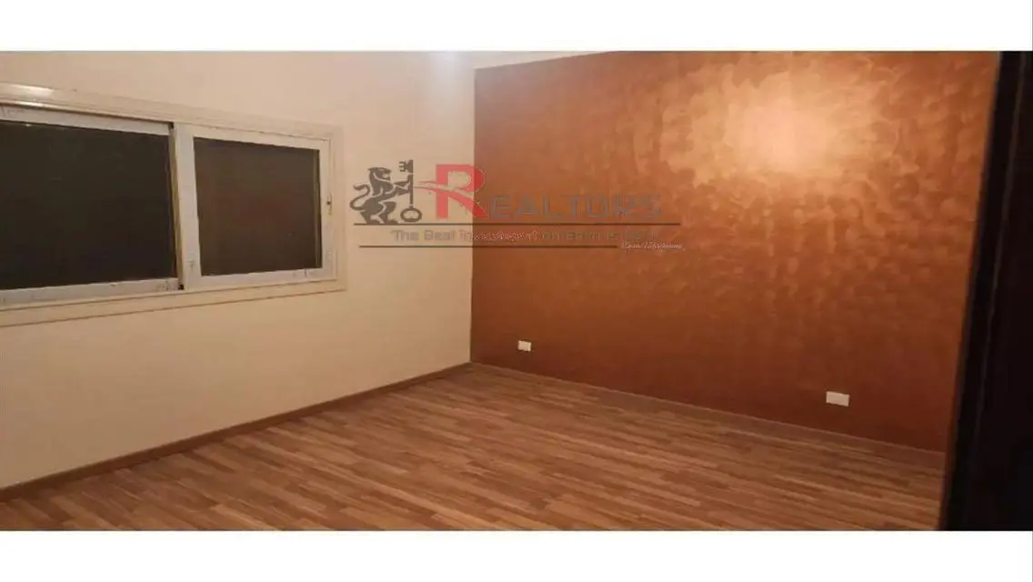 شقة 3 غرف خطوات من الجامعة الامريكية و مول ميدتاون