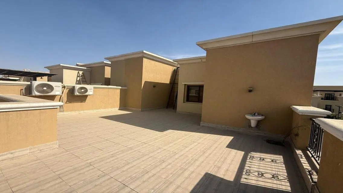 Twin house for rent in Mivida 5 bedrooms