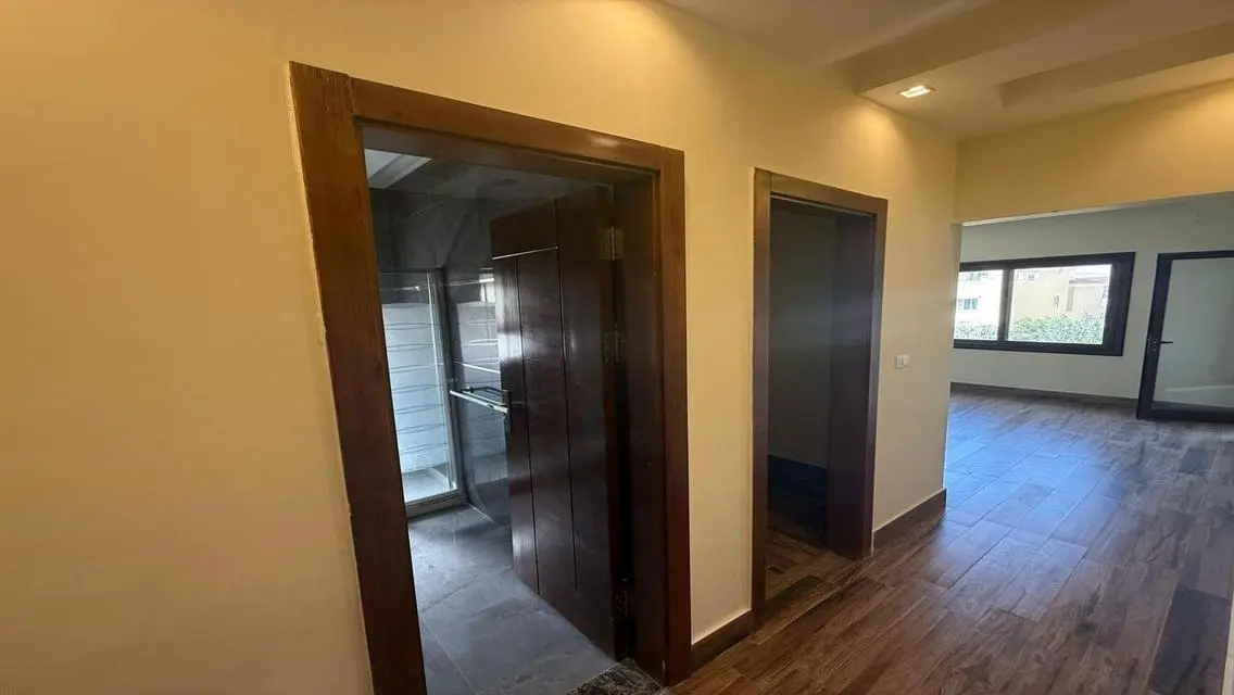 Twin house for rent in Mivida 5 bedrooms