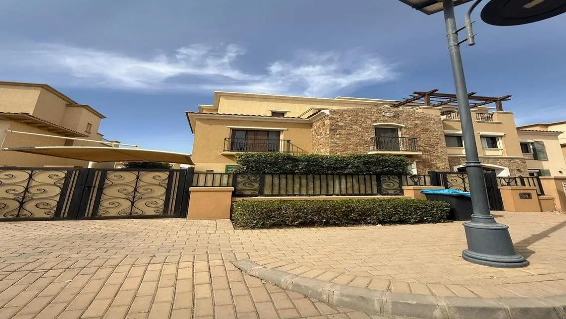 Twin house for rent in Mivida 5 bedrooms