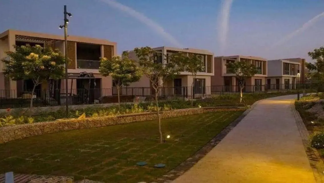 فيلا 6 غرف متشطبة بالكامل يالتقسيط علي 8 سنين