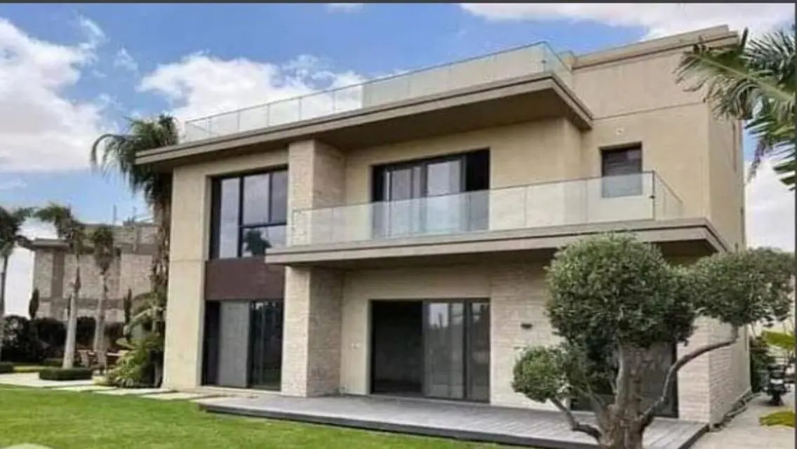 فيلا 6 غرف متشطبة بالكامل يالتقسيط علي 8 سنين