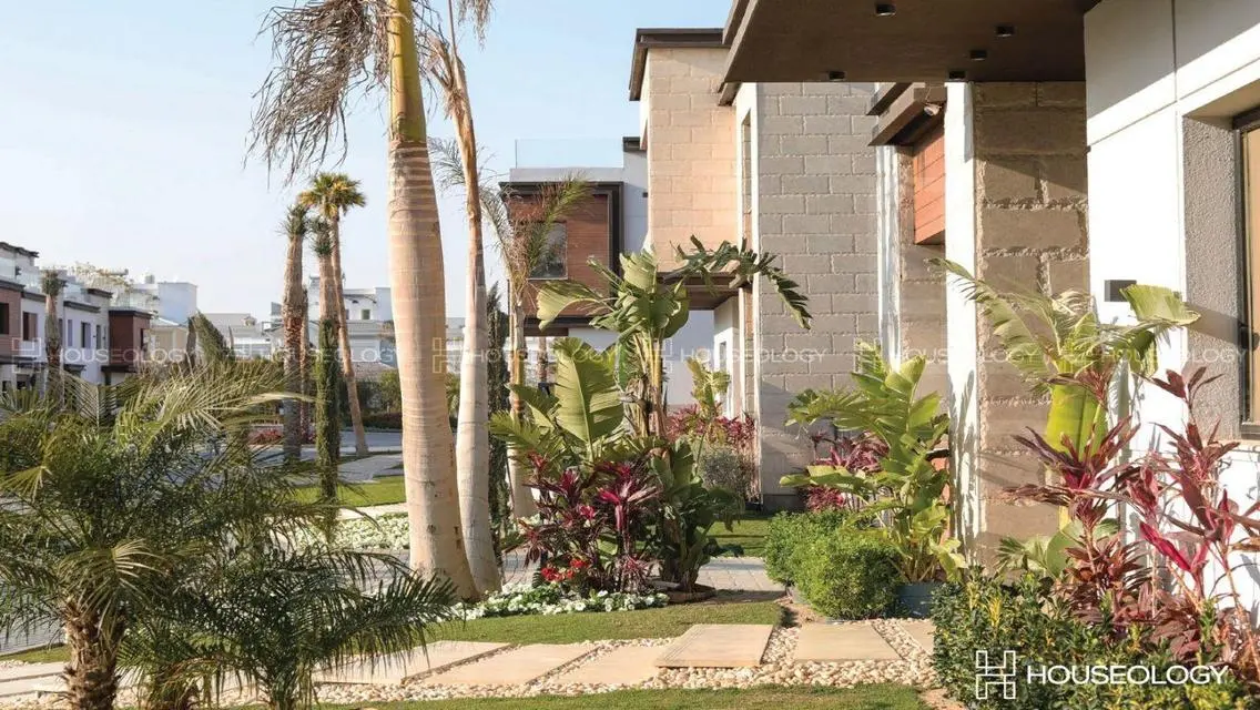 تاون هاوس كورنر في كمبوند ازار 1 الجولدن سكوير
