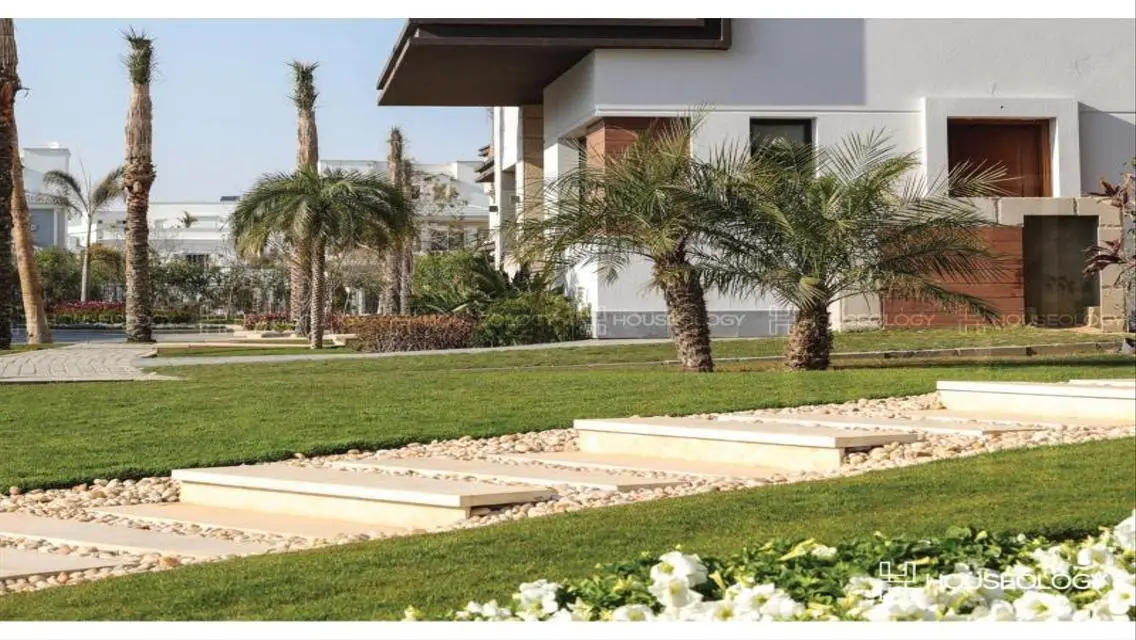 Town House Corner For Resale in Azzar 1 new cairo