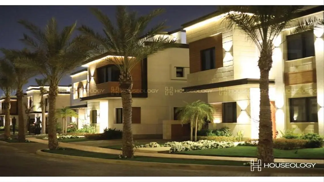 Town House Corner For Resale in Azzar 1 new cairo