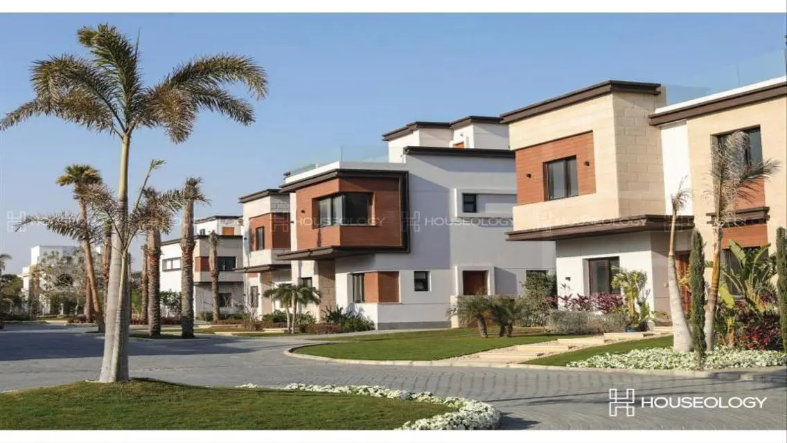 Town House Corner For Resale in Azzar 1 new cairo