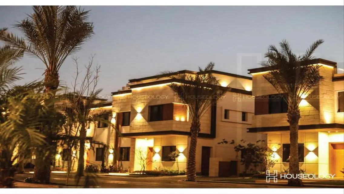 Town House Corner For Resale in Azzar 1 new cairo