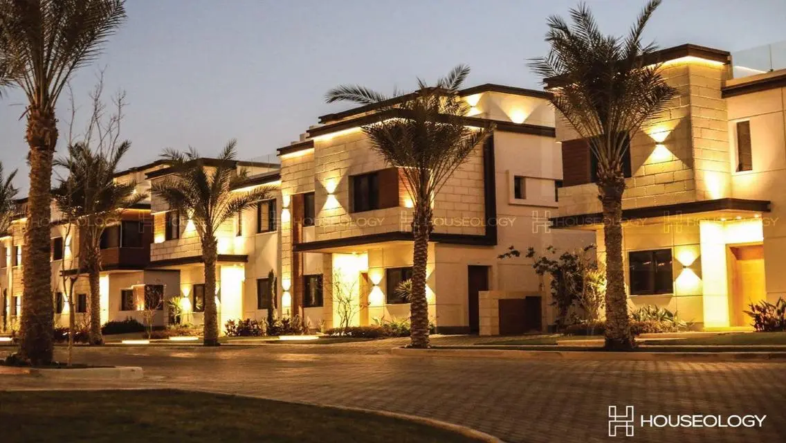 Town House Corner prime location pool view azzar 1