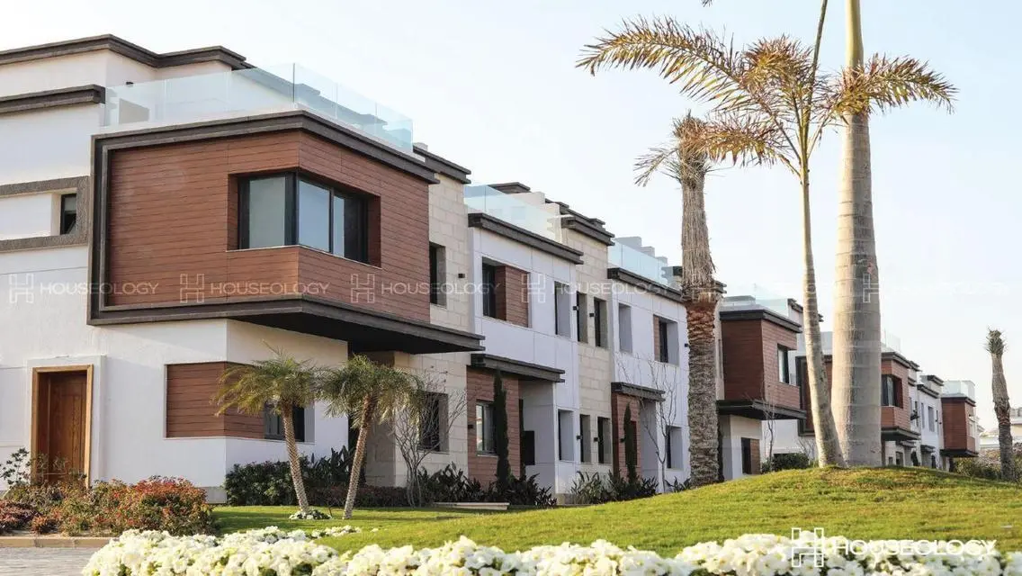 Town House Corner prime location pool view azzar 1