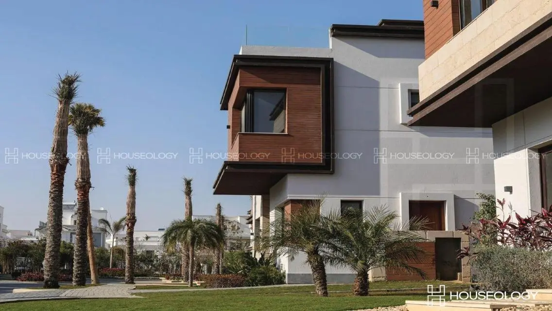 Town House Corner prime location pool view azzar 1