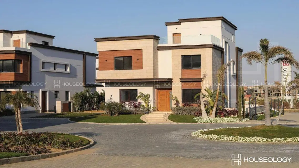 Town House Corner prime location pool view azzar 1