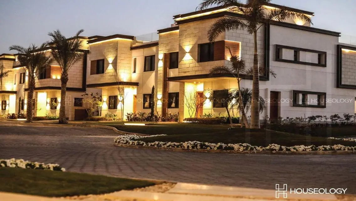 Town House Corner prime location pool view azzar 1