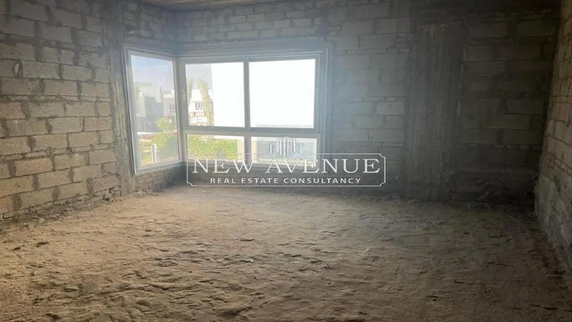 Luxury Villa with Private Garden and Maid Room