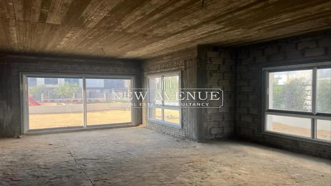 Luxury Villa with Private Garden and Maid Room