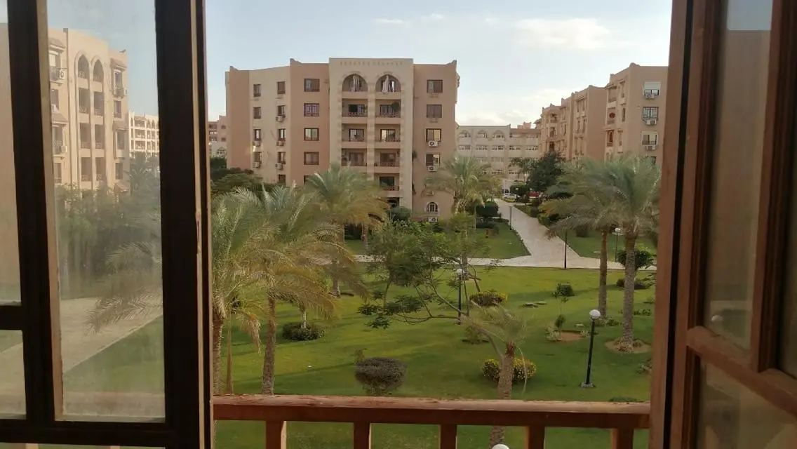 فيلا فاخرة مع حديقة واسعة في منطقة هادئة