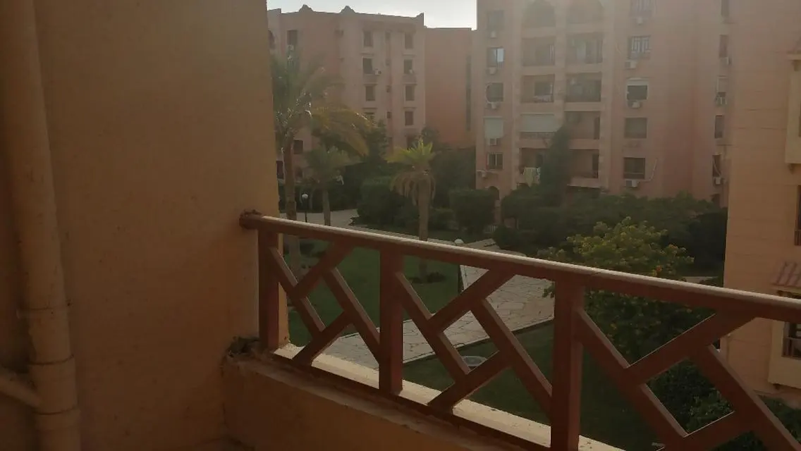 فيلا فاخرة مع حديقة واسعة في منطقة هادئة