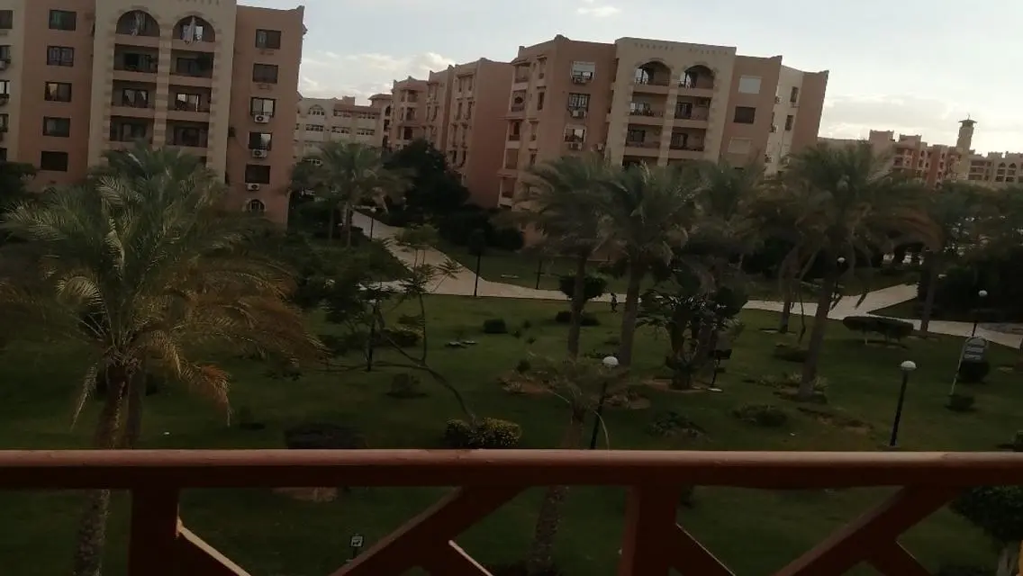 فيلا فاخرة مع حديقة واسعة في منطقة هادئة
