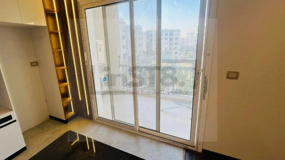 Luxurious Apartment in a Prime Location with Spacious Layout