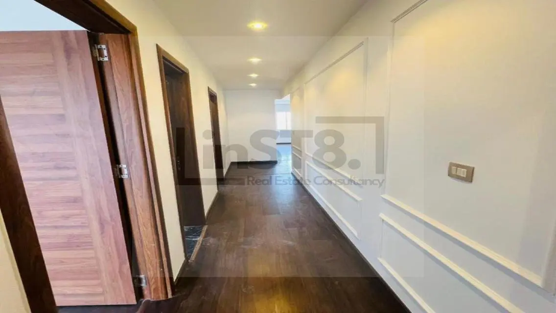 Luxurious Apartment in a Prime Location with Spacious Layout
