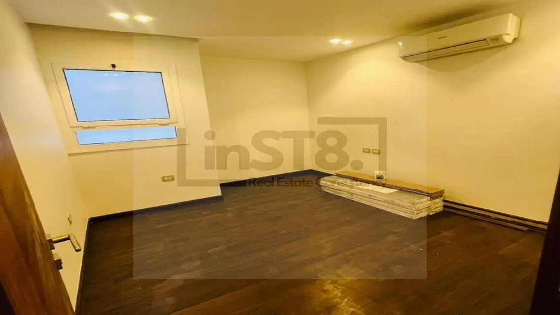 Luxurious Apartment in a Prime Location with Spacious Layout