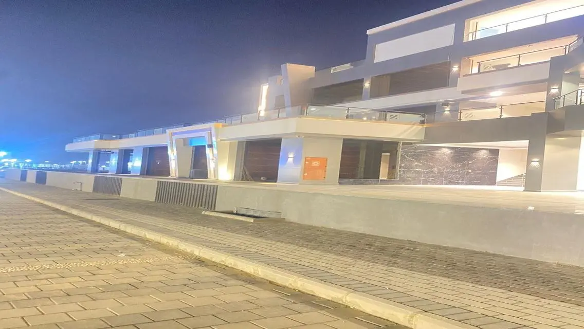عقار متميز بمساحة كبيرة بسعر مغري
