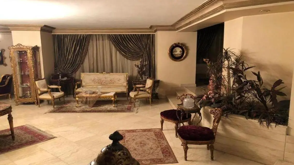 شقة فاخرة بمساحة 350 متر في موقع مميز