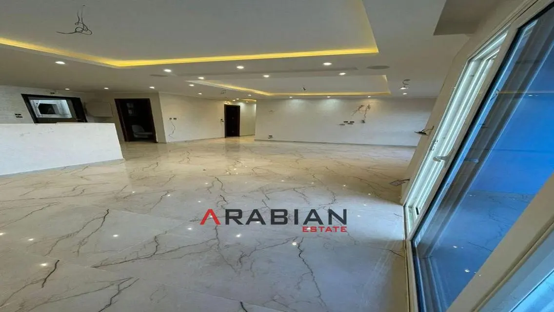 شقة مذهلة مطلة على البحيرات في مجمع فاخر
