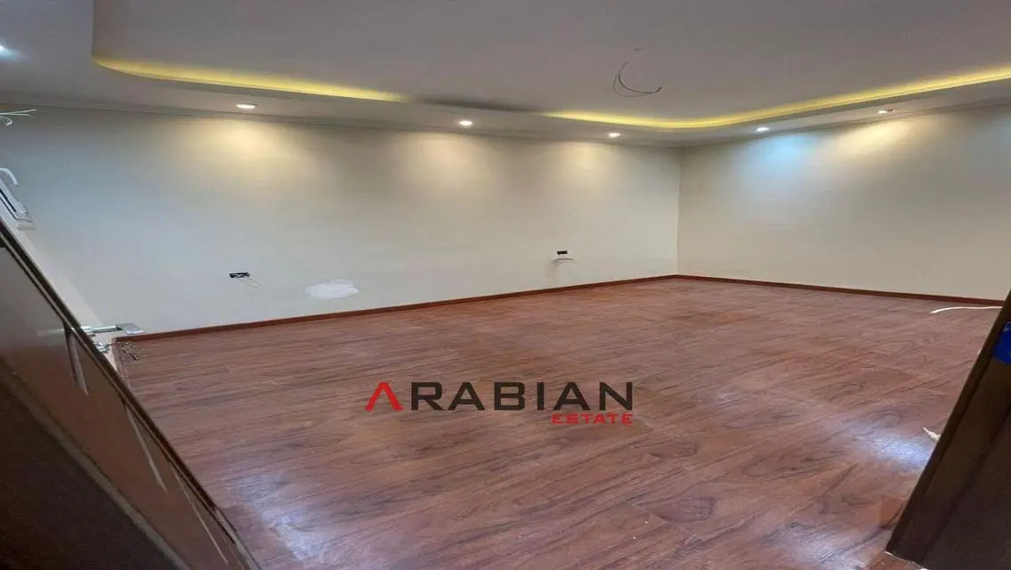 شقة مذهلة مطلة على البحيرات في مجمع فاخر