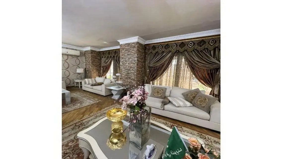 فيلا فاخرة بمساحة 300 متر للبيع