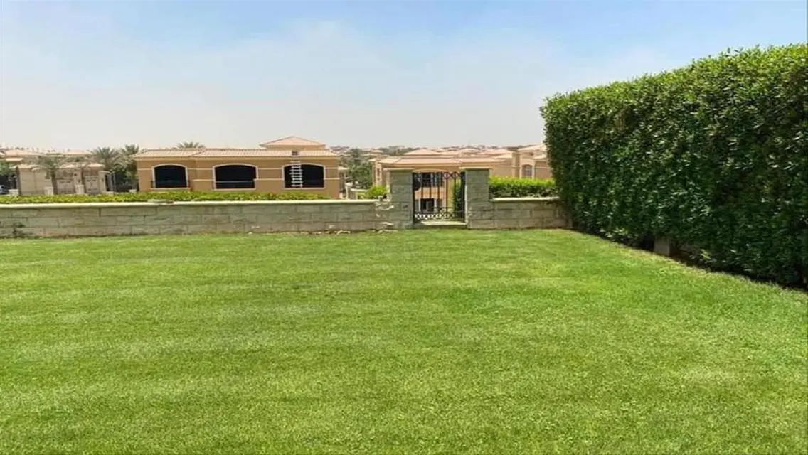 Luxury Three Bedroom Apartment with Private Garden