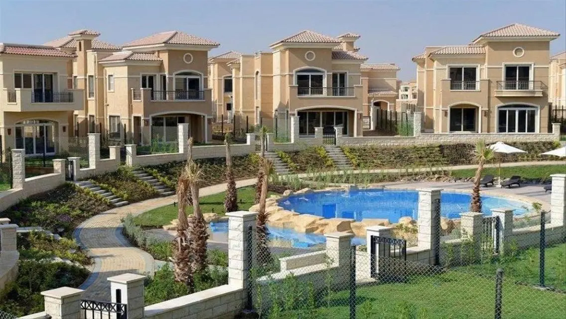 Luxury Three Bedroom Apartment with Private Garden