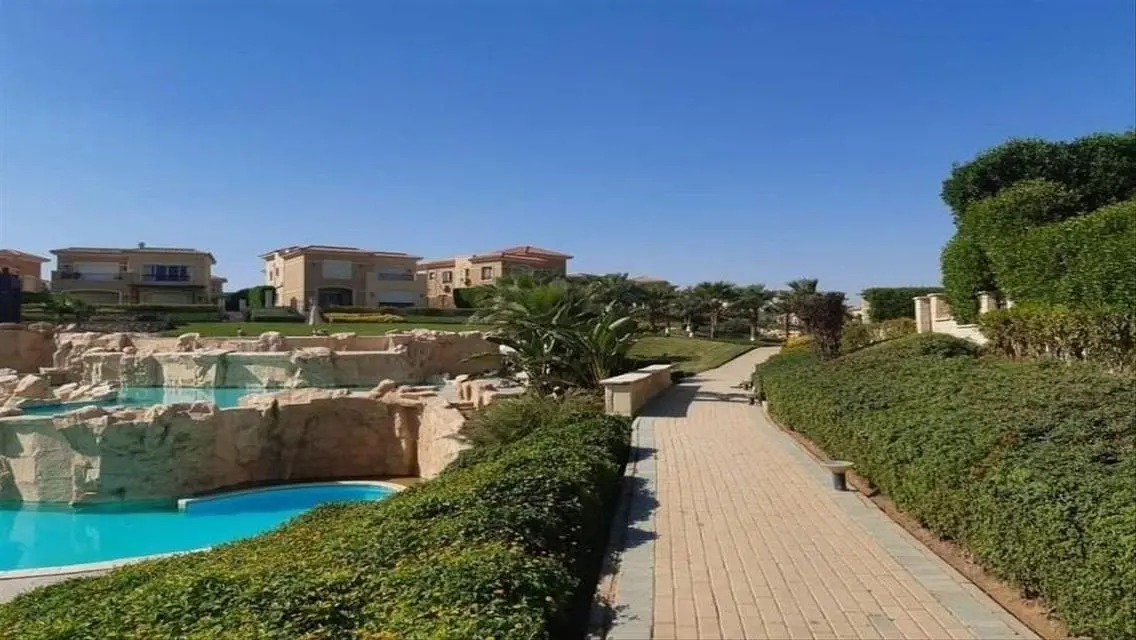 Luxury Three Bedroom Apartment with Private Garden